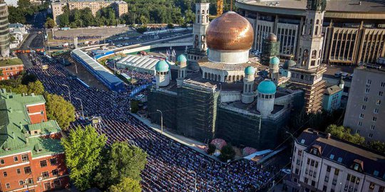 Seruan takbir berkumandang di berbagai belahan dunia