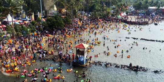 Puluhan ribu pengunjung padati Ancol di hari kedua libur lebaran