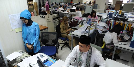 Tunjangan PNS DKI disunat jika bolos hari pertama kerja