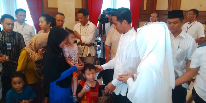 Hasil gambar untuk jokowi open house di solo