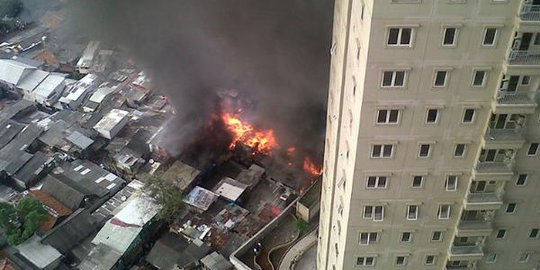 Kebakaran di belakang apartemen Kemayoran ludeskan ratusan rumah