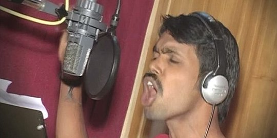 Penyanyi India kocak jadi selebritas baru Internet