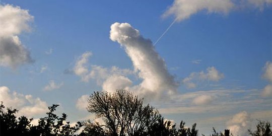 Warga Inggris unggah gambar awan bentuk mirip penis