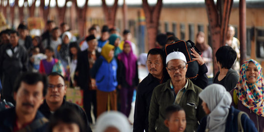 PT KAI keluhkan banyak warga mau mudik tak bawa KTP