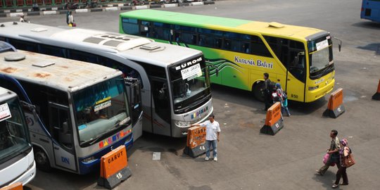 Aksi 'taksi gelap' raup untung di Terminal Kampung Rambutan