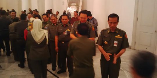 Berseragam Linmas, Jokowi-Ahok gelar halal bihalal di Balai Kota