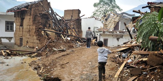 Kerusakan parah akibat gempa 6,3 SR di China