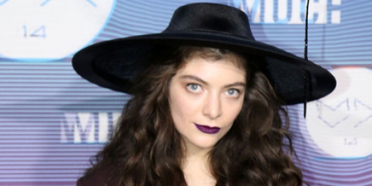 Lorde lebih suka album keduanya terlambat, ini alasannya 