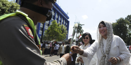 Ngaku isteri aparat, seorang wanita ngotot masuk sidang Prabowo
