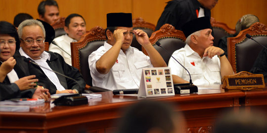 Kata Prabowo ada pembakaran, tahunya cuma lemparan batu