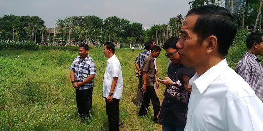 Di Waduk Marunda, Jokowi ditagih warga uang pembebasan lahan