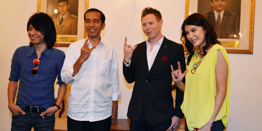 Jokowi bersama gitaris Arkarna ngobrol banyak soal musik