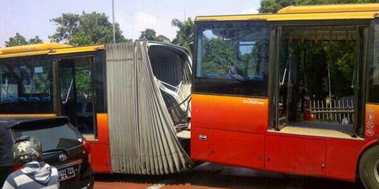 Baut pengait lepas, penyebab Bus Transjakarta gandeng terbelah