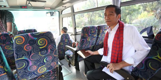 Naik 'Enjoy Jakarta' ke kantor Transisi, Jokowi amati proyek MRT