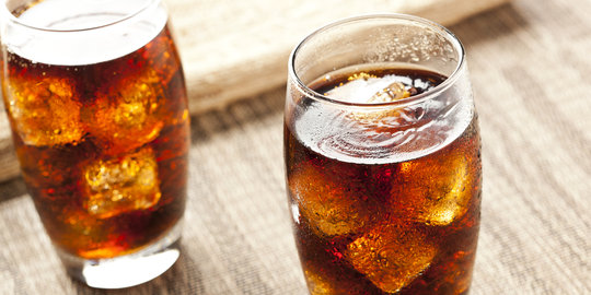 Ternyata ini 8 efek samping soft drinks pada tubuh