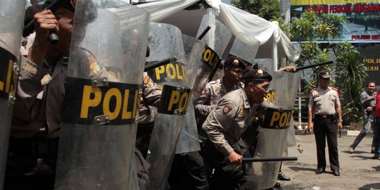 pelaku diamankan kepolisian rev2