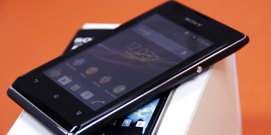 Xperia E Dual, smartphone dual SIM murah 'full music'