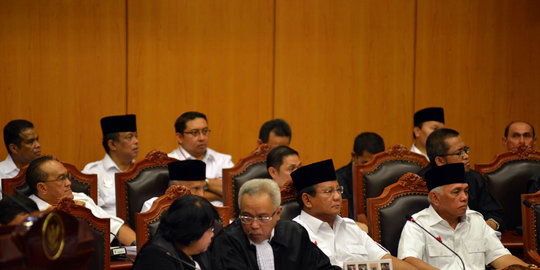 tak sesuai dalil gugatan rev2