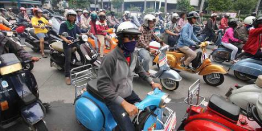 Polisi akan menilang Vespa berplat nomor modifikasi 