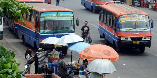 Transportasi umum menjadi kebutuhan utama warga Indonesia 