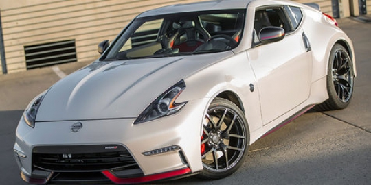 \'Adik\' Nissan 370Z pakai dua mesin Mercy!