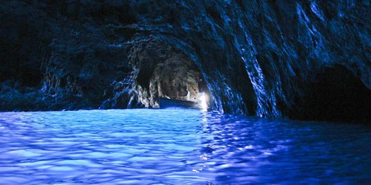 Grotta Azzurra, pesona gua biru di Capri, Italia