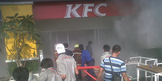 KFC di Terminal 2 Bandara Soekarno-Hatta dilaporkan terbakar