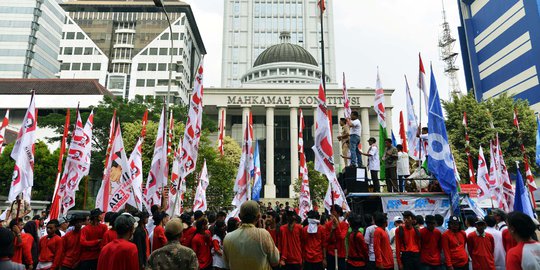 Anak Pramuka teriak depan MK: Prabowo, Prabowo, hidup macan Asia
