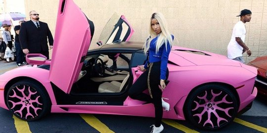 Deretan mobil mewah milik para Diva kondang dunia
