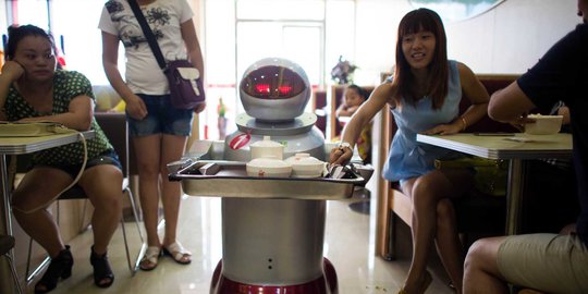 Restoran di China ini pekerjakan robot sebagai koki dan pelayan