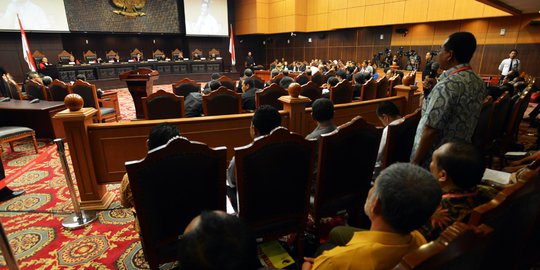 Adnan Buyung pertanyakan kredibilitas saksi kubu Prabowo