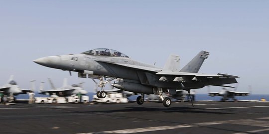 Jet tempur AS serang kendaraan lapis baja ISIS