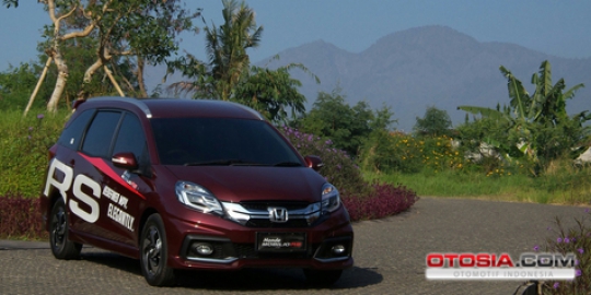 Honda Mobilio RS bersaing dengan saudara sendiri?