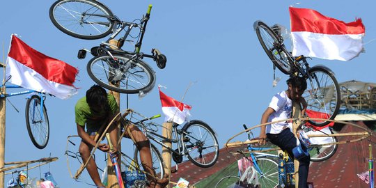 HUT RI, Ragunan gelar lomba panjat pinang bagi pengunjung