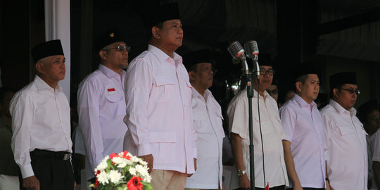 Berkemeja putih, Prabowo pimpin upacara HUT RI di Cibinong
