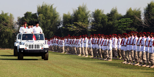 Prabowo dan pendukungnya gelar upacara HUT RI ke-69 di Cibinong