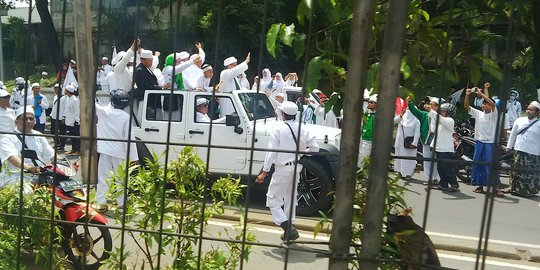 Rayakan milad, petinggi FPI konvoi naik Rubicon keliling Jakarta