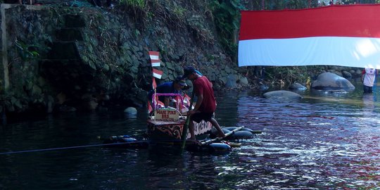 Keunikan warga Banyumas gelar upacara kemerdekaan di sungai