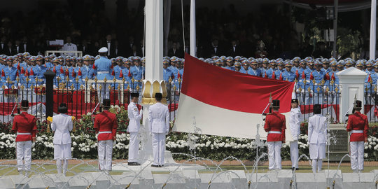 Upacara di Istana, Tim Mawar Paskibraka turunkan bendera 