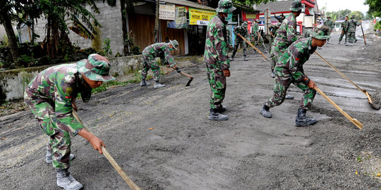 TNI perbatasan di Timor Leste 'nyambi' jadi guru SD