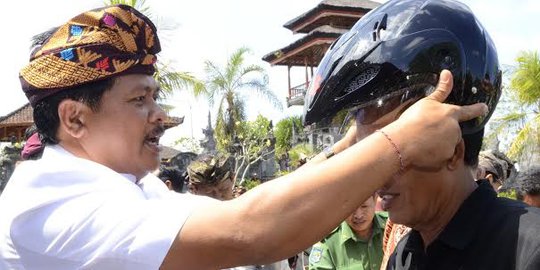 Pemprov Bali berikan 1.480 motor untuk perbekel dan tokoh adat