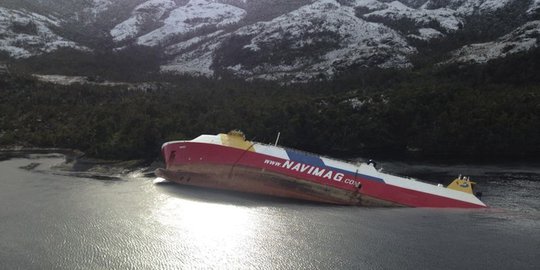 Kapal feri 'Amadeo' karam di Chile