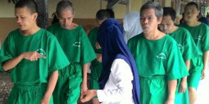 Serunya lomba berbaris pasien sakit jiwa di Manado 