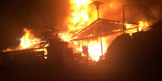 Diduga korsleting listrik, pasar tradisional Kleco Solo terbakar