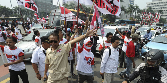 Massa Prabowo: Terobos kawat berduri, tidak akan ada penembakan!