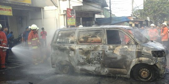 Mobil pengangkut uang ATM Mandiri terbakar, sopir luka