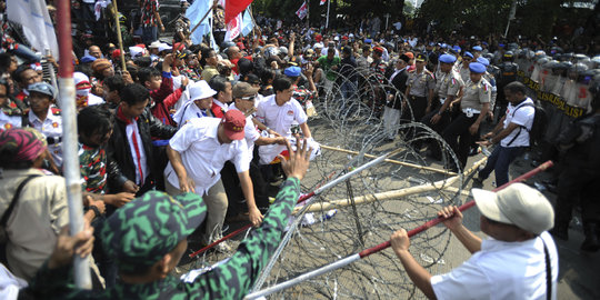Aksi ganas pendukung Prabowo saat demo MK