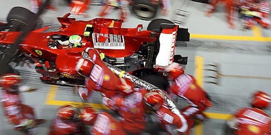 seret pit crew ferrari rev1