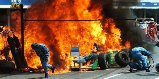 di mobil yang terbakar rev1