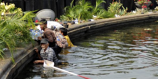 Ini 3 orang yang tercebur kolam Bundaran Indosat saat rusuh